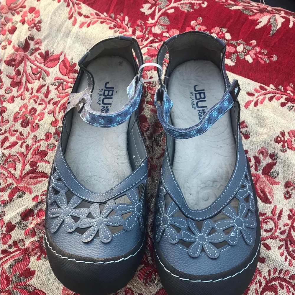 JBU medium 9  mocassins